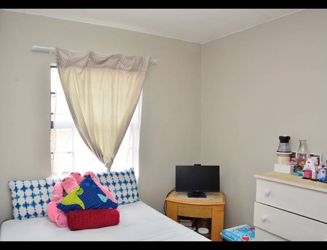 2 BEDROOM APARTMENT FOR SALE IN OLIFANTSVLEI